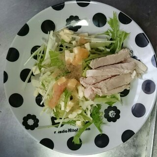 鶏胸肉とチーズの明太サラダ